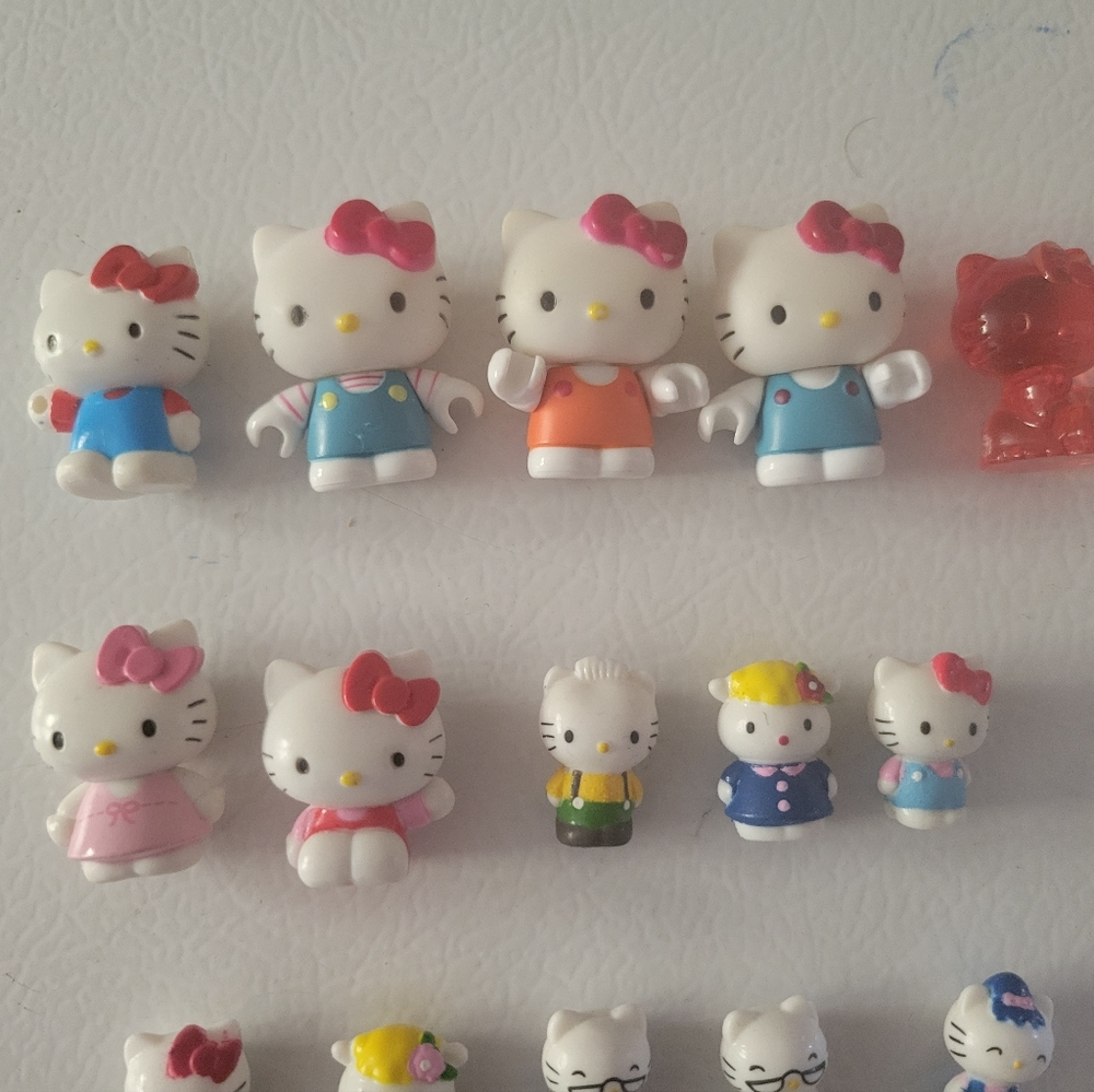 Hello Kitty Mini Figures - Picture 3 of 3